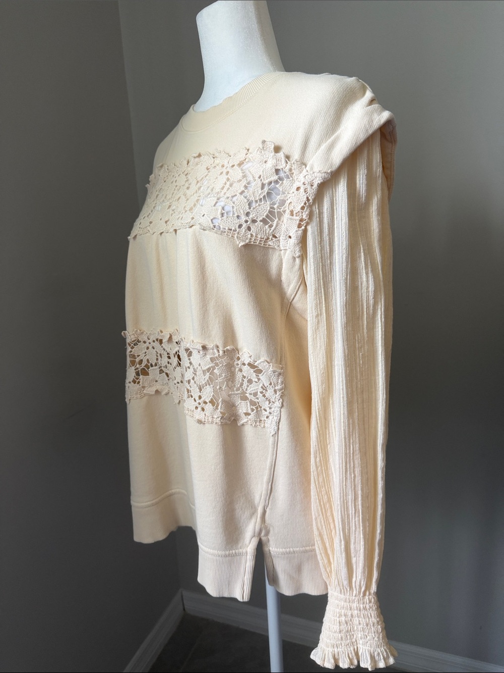 By ANTHROPOLOGIE Floral Cutwork Pullover Cream Top Womens Size Medium - Picture 6 of 15